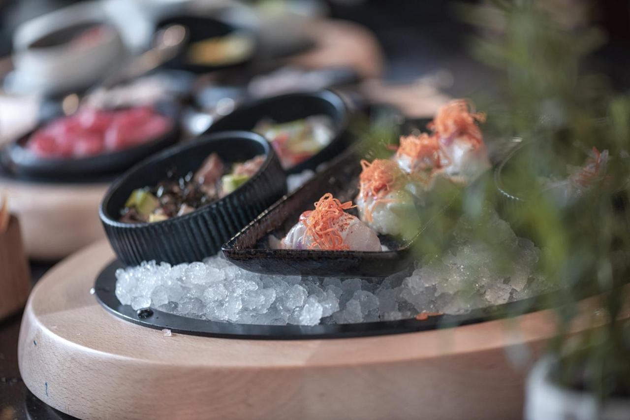 Al Messila, A Luxury Collection Resort & Spa, Doha Kültér fotó A sashimi platter