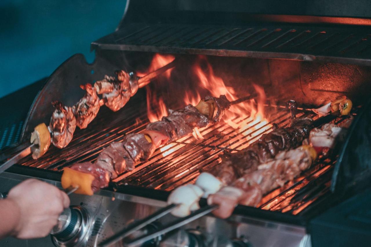 Al Messila, A Luxury Collection Resort & Spa, Doha Kültér fotó A barbecue grill