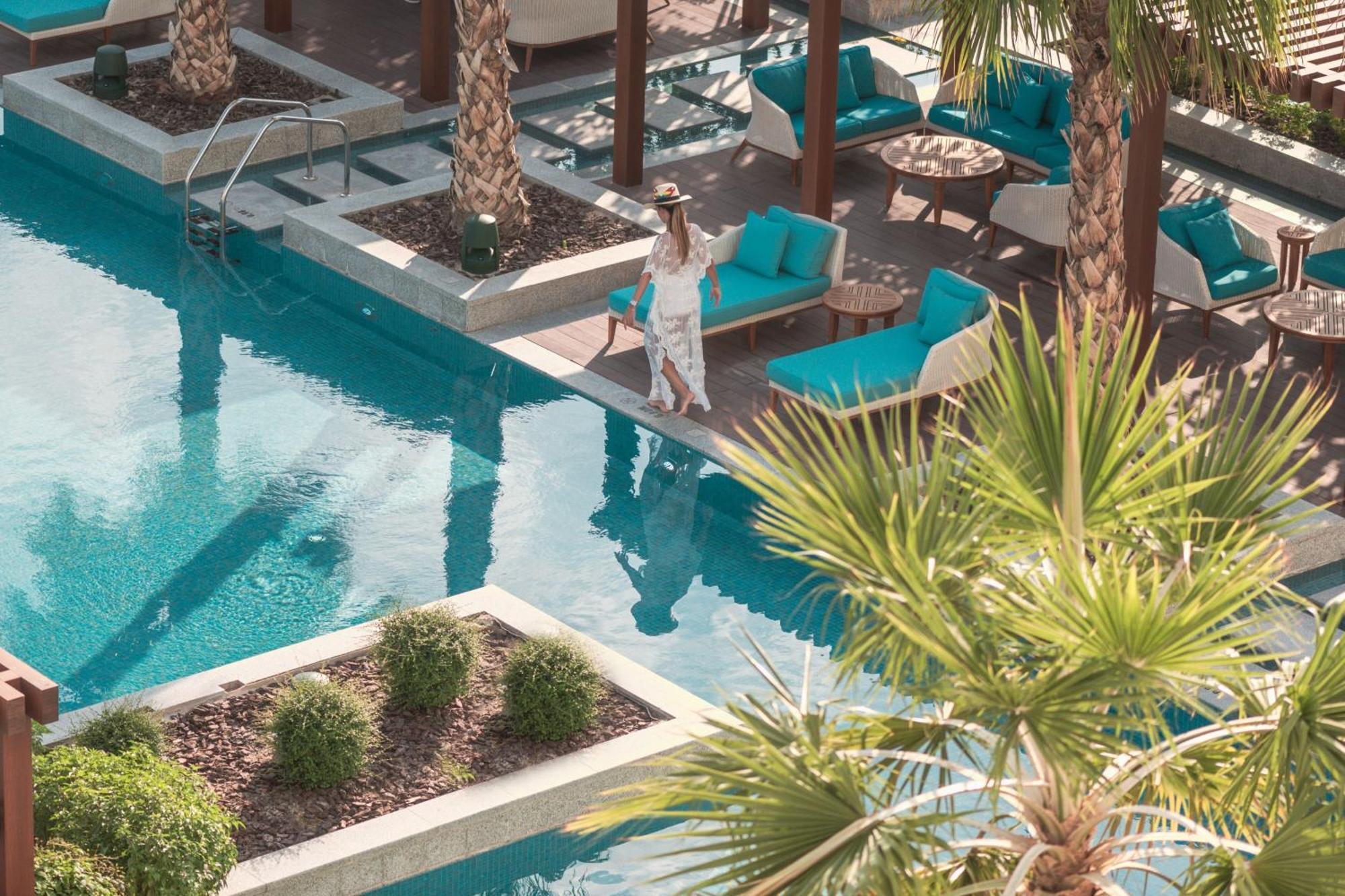 Al Messila, A Luxury Collection Resort & Spa, Doha Kültér fotó The pool at the hotel
